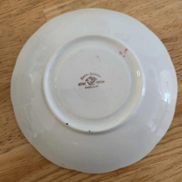 Royal Albert Tea Rose Yellow Teacup & Saucer Romantic Regency Floral Bone China - Picture 4 of 7